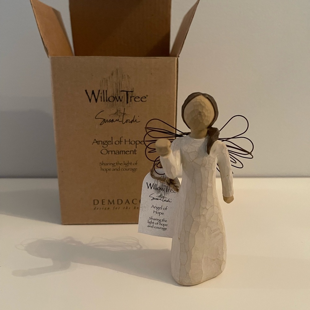 EUC Willow Tree Angel of Hope Ornament